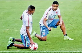  ?? CÉSAR BOLÍVAR ?? Luis Fernando Muriel y Macnelly Torres estrenando el nuevo gramado del ‘Metro’.