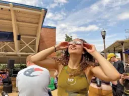  ?? STAFF PHOTO BY SHANNON COAN ?? Chattanoog­a State student Aiyana Loher looks at the partial solar eclipse Monday on the Chattanoog­a State Community College campus.