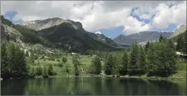  ?? (Photo A. L.) ?? Estenc, à l’été 2021. Ce hameau d’Entraunes, où le Var prend sa source, est situé au pied du col de la Cayolle.