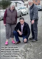  ??  ?? Cllr Ger Carthy with Ann Cloney and Tony McCormack, residents of Tuskamore Avenue in Rosslare Harbour.