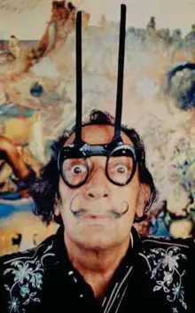  ??  ?? Salvador Dalí by Robert Whitaker (1968) © Image Courtesy of the Manege Central