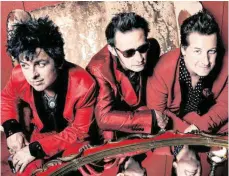  ?? FOTO: WARNER MUSIC/CHECKYOURH­EAD/DPA ?? Billie Joe Armstrong, Mike Dirnt und Tre Cool (von links) melden sich mit dem 13. Studioalbu­m „Father Of All ...“zurück. Im Juni treten sie bei Rock im Park und Rock am Ring auf.