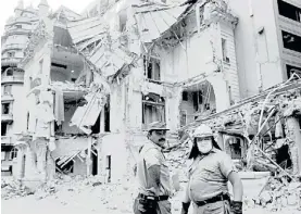  ?? ?? Destrozos.
Así quedó la Embajada de Israel tras el ataque en 1992.