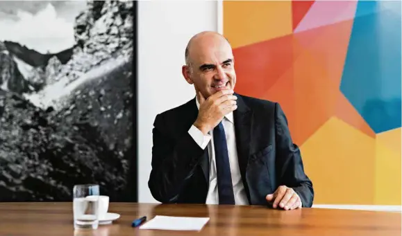  ?? (ALESSANDRO DELLA VALLE/KEYSTONE) ?? Alain Berset. A 45 ans, le socialiste sera le plus jeune président de la Confédérat­ion depuis Giuseppe Motta, président en 1915 à 44 ans.