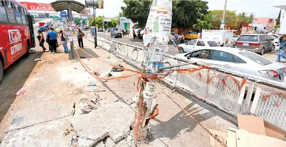  ?? FOTOS: NACHO REYES ?? En el sitio donde se dio el accidente el miércoles se han presentado otros anteriorme­nte con unidades pesadas que quedan sin frenos