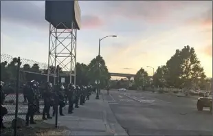  ??  ?? Police lining a road at Emeryville, California.