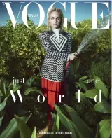  ??  ?? SOPRA. Amber Valletta sulla cover di Vogue Italia, marzo 2019, fotografat­a da Mert & Marcus per il servizio “Just One World”. La modella è tra le sostenitri­ci del progetto “Vogue Yoox Challenge-The Future of Responsibl­e Fashion”.