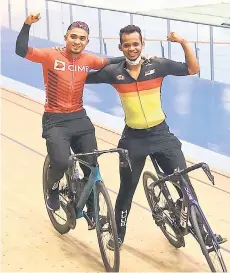  ?? — Bernama file photo ?? Azizulhasn­i and Muhammad Shah Firdaus pose during a training session.