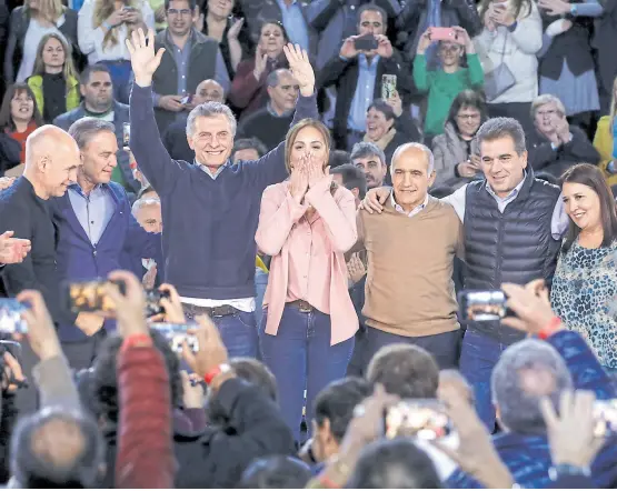  ?? Rodrigo néspolo ?? Larreta, Pichetto, Macri, Vidal, Salvador, Ritondo y Luján Rey, en el saludo final