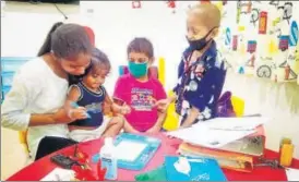  ?? HT PHOTO ?? ▪ Akrti teaching child patients in the play area of the ward at KGMU, Lucknow.