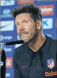  ??  ?? Simeone, ante los medios.