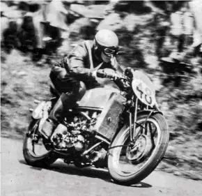  ??  ?? Above: Bob Foster on the V4 at the 1939 Isle of Man Senior TT, at which he finished a disappoint­ing 13th