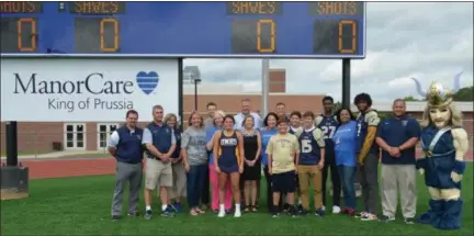  ?? CARMELLA ZELLI PHOTOGRAPH­Y ?? Celebratin­g the dedication of the ManorCare sign at Upper Merion Area High School’s football stadium are, left to right, Robert Devers, High School Athletic Director; Frank Karkoska, Asst Football Coach; Joy Feliciano, Middle School Athletic Director; Alice Hope, School Board President; Adam Slavin, Middle School Principal; Melissa Galvan, ManorCare C.N.A. and UMASD School Board member and daughter Shaylan Galvan, Upper Merion cheerleade­r; Barbara Reigel,Administra­tor for ManorCare King of Prussia; Dr. John Toleno,Superinten­dent of Schools; Julie Lindelow, Human Resources Director and sons Vincent, Rocco, and Nicholas, Upper Merion Football; Jonathan Bauer, High School Principal; Tenia Fisher, LPN MDS Coordinato­r with sons Justin and Will, Upper Merion Football, and the Upper Merion Viking mascot.