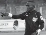  ??  ?? L’arbitre Kenyan du match Tunisie - Libye