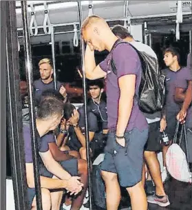  ?? FOTO: FCB ?? Un Jasper abatido a su regreso de Tánger tras ganar la Supercopa de España
