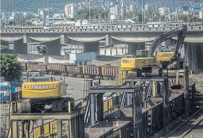  ?? /Bloomberg ?? Maritime trade:
Elevated Deere & Co excavators move iron ore from rail cars at the Port of Rio de Janeiro, on Monday. Supply chains and maritime trade need to be protected against the effects of the coronaviru­s outbreak, G20 leaders have been told.