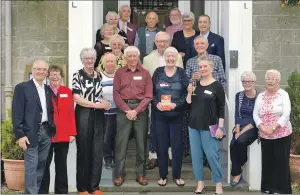  ?? 25_c24arshiel­cgsreunion­01 ?? In no particular order in the Courier’s photo are: Una Adams, Charlie Campbell, Isobelt Dott (née McKenzie), Jacquie Grantham, Sandra Mills (who changed her name to Mervyn Key), Judy McAllister (née Allan), Robin McArthur, Alison McDermid (née...