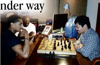  ?? AQUILES Z. ZONIO ?? MANNY Pacquiao engages LA Lakers’ Jordan Clarkson in a chess match during the Filipino-American’s recent visit to the Philippine­s.