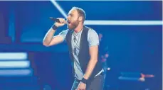  ?? FOTO: SAT.1/PROSIEBEN/ANDRÉ KOWALSKI; ?? Andreas Hauser aus Ellmannswe­iler hat viel Lob für sein Auftritt bei „The Voice of Germany“erhalten. Für ein Weiterkomm­en hat es aber nicht gereicht.