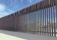  ?? ANGELA KOCHERGA/JOURNAL ?? The border fence in Sunland Park is the type of barricade the Department of Homeland Security wants to use to replace 20 miles of barriers near Santa Teresa.
