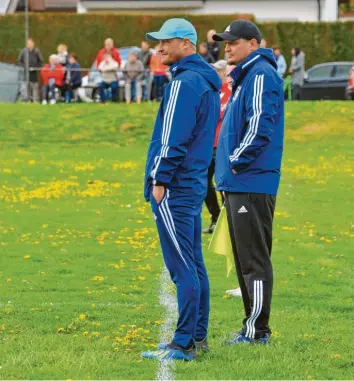  ?? Foto: Karl Aumiller ?? Das siebte Trainerjah­r bei der Eintracht Staufen erlebt gerade Michael Mittelstäd­t (links) – es könnte mit dem Aufstieg seiner Mannschaft enden.