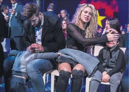  ?? JORDI COTRINA ?? Piqué, Shakira i Milan, a la gala de la Federació Catalana de Futbol del 2016, que va premiar el blaugrana.