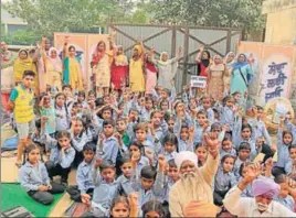  ?? HT PHOTO ?? Villagers and students protesting outside a school at Kulrian in Mansa on Sunday.