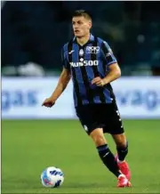  ?? FOTO: RITZAU SCANPIX ?? Joakim Mæhle og Atalanta kan stikke en kæp i hjulet på Milan.