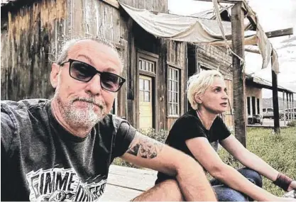  ?? SERGE SVETNOY/AFP VIA GETTY IMAGES ?? Chief lighting technician Serge Svetnoy (left) is shown taking a photo with cinematogr­apher Halyna Hutchins on the set of the movie “Rust” in Santa Fe, New Mexico.