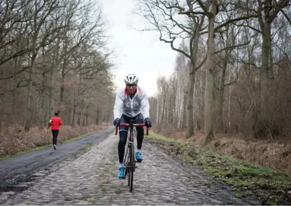  ?? © Brecht Van Maele ?? Pablo Alvarado, chirurg uit Costa Rica: ‘Ik wilde al vele jaren naar de Ronde van Vlaanderen en ParijsRoub­aix komen.’