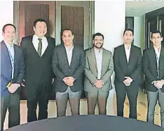  ?? FOTO: EL HERALDO ?? Ejecutivos de Banco Ficohsa Honduras y Sumitomo Mitsui Banking Corporatio­n de Japón durante la suscripció­n del acuerdo.