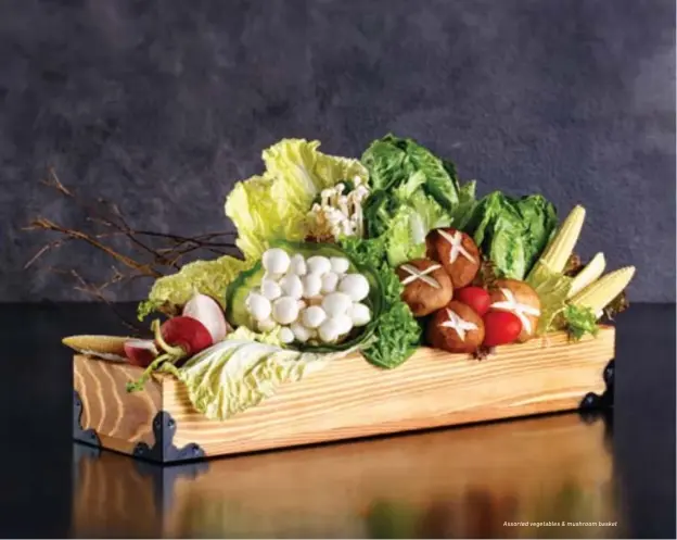  ??  ?? Assorted vegetables & mushroom basket