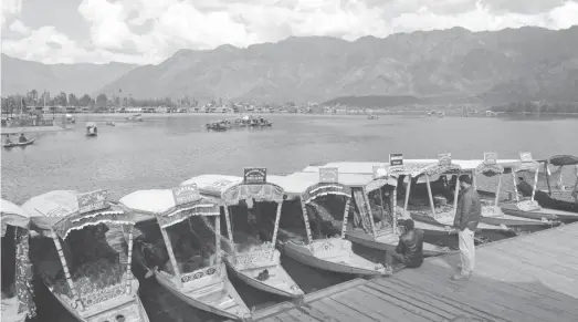  ??  ?? Shikaras at Dal Lake, Kashmir (Photo: Kashmir Tourism)