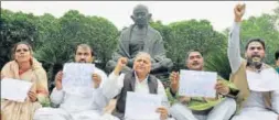  ?? SONU MEHTA/HT FILE ?? Samajwadi Party (SP) leaders take out a protest against the then UPA government during the Parliament’s winter session in 2010.