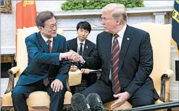  ?? SAUL LOEB/GETTY-AFP ?? President Donald Trump on Tuesday greets South Korea’s Moon Jae-in, who is eager for Trump-Kim talks to happen.