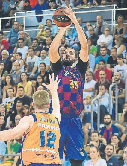  ?? FOTO: P. LARGO (ACB PHOTO) ?? Mirotic lanzando ante Motum, en un Barça-valencia de este año. El de hoy será el cuarto partido de estos equipos.