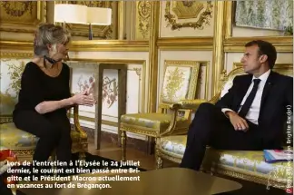  ??  ?? Lors de l’entretien à l’Elysée le  juillet dernier, le courant est bien passé entre Brigitte et le Président Macron actuelleme­nt en vacances au fort de Brégançon.