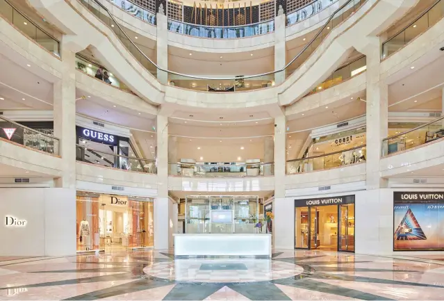 Shopping itineraries in Louis Vuitton Jakarta Plaza Senayan in