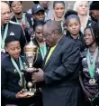  ?? OUPA MOKOENA African News Agency (ANA) ?? AFRICAN champions Banyana Banyana show their trophy to President Cyril Ramaphosa at the Union Buildings. |