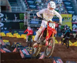  ??  ?? Jett Lawrence a prouvé en SX West comme en MX qu’il était bien une nouvelle petite star !