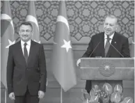  ??  ?? Le président turc Recep Tayyip Erdogan aux côtés du vice-président Fuat Oktay, à Ankara le 9 juillet 2018.