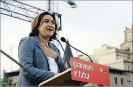  ?? NAZARET ROMERO / ACN ?? Ada Colau, ayer, durante su intervenci­ón en la plaza de Catalunya