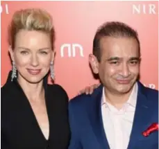  ?? FOTO AFP ?? Hollywoods­ter Naomi Watts en juwelier Nirav Modi tijdens de opening van een van Modi’s winkels in 2015 in New York.