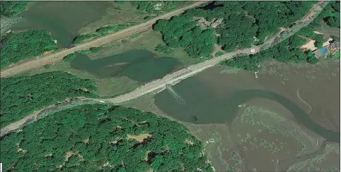  ?? Connecticu­t Department of Transporta­tion / Contribute­d photo ?? An overhead view of a structure that serves as a bridge on Route 146 in Guilford.