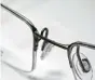  ??  ?? Titan Brillen haben sehr feine Einfassung­en.