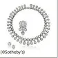  ?? (©Sotheby’s) ?? Parure composée de  diamants destinée à Louise de France (), avec cinq diamants ayant appartenu à MarieAntoi­nette (-) Estimation :     $