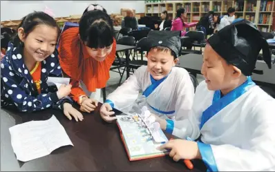  ?? PHOTOS PROVIDED TO AND BY SHOU YIREN / FOR CHINA DAILY ?? Students, some dressed in hanfu, a type of traditiona­l Chinese clothing, read aloud classic Chinese texts and poems about spring at a reading event in Beijing.