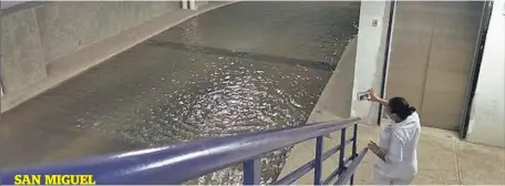  ??  ?? Evidencias.
En redes sociales circulan fotografía­s y videos que muestran la gravedad de la inundación de este fin de semana en el nuevo hospital.