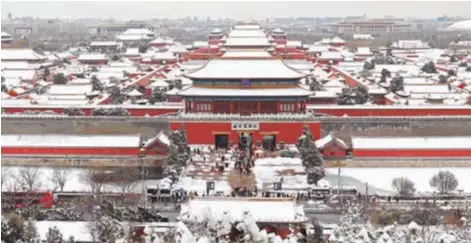  ?? ?? A view of the Forbidden City covered in snow yesterday as Beijing saw heavy snowfall. — CFP