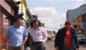  ??  ?? Peadar Ó Riada, Martin Hayes and Caoimhín Ó Raghallaig­h featured in ‘Triúr sa Draighean’
